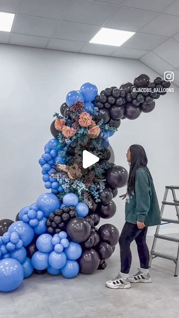 Luxury party and event styling || West Midlands on Instagram: "POV: you order the universal balloon prop from @eventdecorgroup18 and you don’t need to stress yourself about how to attach freestanding garland to the wall at the venue or whether you packed the extra weights for your lamp stand! 🤝🏻🫶🏼🤩 If there’s one prop you need, it’s this! 👀👏🏼🤍 . Also if you’re part of our training hub, we’ve got a discount code for £££ off! 💭✨ . . #pipeanddrape #universalballoonprop #eventstyling #balloons #balloondecor #freestandingballoons #balloonart #balloonsbirmingham #balloonswestmidlands" Freestanding Balloon Garland, Free Standing Balloon Garland, Standing Balloon Decorations, Balloon Display Ideas, Balloons Ideas, How To Make Garland, Balloon Display, Lamp Stand, Luxury Party