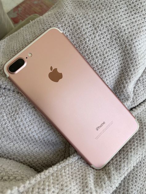 This is still the best iPhone ever! #iphone #rosegoldaesthetic #rosegold Rose Gold Aesthetic, Iphone Pink, Birthday Plans, Rose Gold Iphone, Iphone Obsession, Birthday Planning, Pink Iphone, Best Iphone, Madison Beer