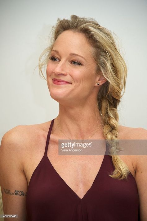 Teri Polo at 'The Fosters' Press Conference at the Four Seasons Hotel on September 30, 2014 in Beverly Hills, California. 2000 Tv Shows, Foster Cast, Teri Polo, The Four Seasons, Four Seasons Hotel, Press Conference, Stock Pictures, Royalty Free Photos, The Four