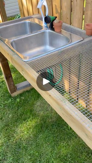 Diy Gardening Bench, Garden Table With Sink, Bench Outdoor Design, Outdoor Potting Bench With Sink, Sink In Garden Ideas, Outdoor Garden Sink Station, Garden Sink Ideas Outdoor, Garden Wash Station, Garden Sinks Outdoor Diy