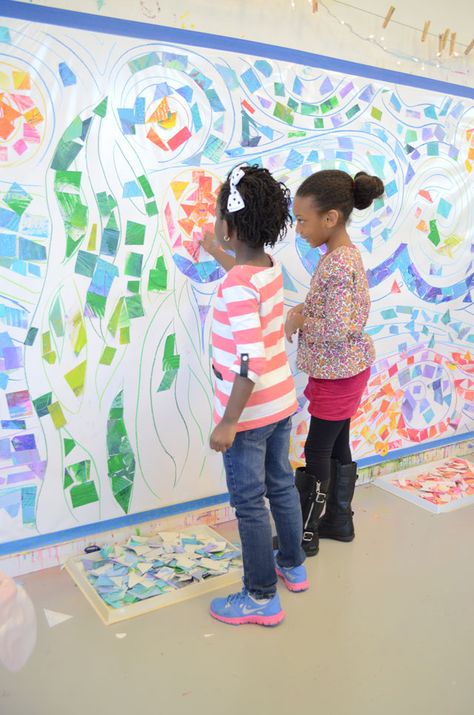 Sticky Wall Mosaic // www.smallhandsbigart.com معرض فني, Group Art Projects, Collaborative Art Projects, School Murals, Art Projects For Kids, Group Art, Collaborative Art, Art Lessons Elementary, School Art Projects