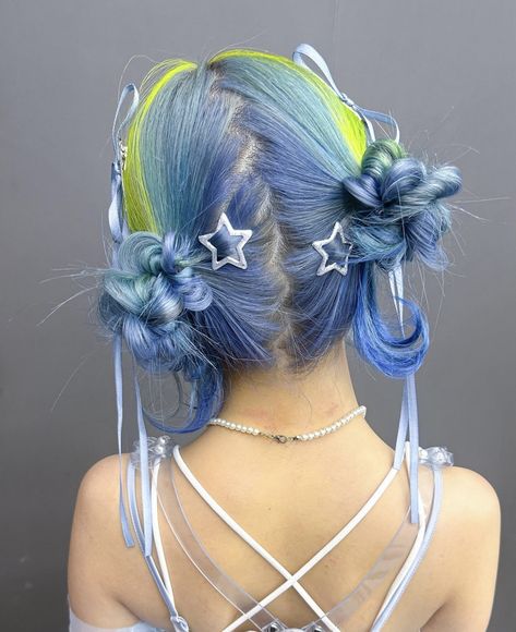 Fun Undercut Designs, Food Industry Hairstyles, Brown And Aqua Hair, Blue Hair With Pink Highlights, Crazy Hairstyles For Short Hair, Red And Blue Hair Ideas, Color Combinations Hair, Peakaboo Dye Hair, Unique Hairstyles For Short Hair