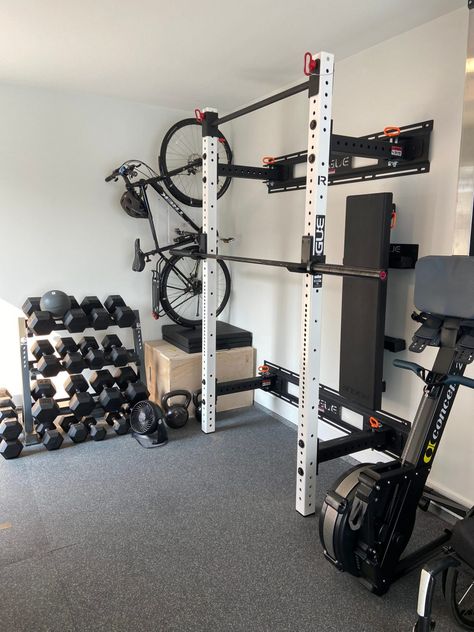 10 Design Tips to Maximize Your Small Home Gym - Home Gym Life Home Gym Minimalist, Small Gym Room Ideas Home, Drayton House, Small Garage Gym, Minimalist Garage, Home Gym Crossfit, Small Gym Room, Small Home Gym Design, Garage Workout