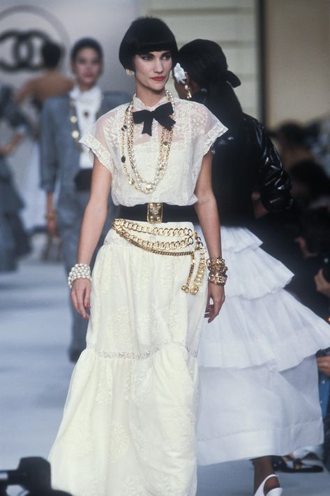 2000s Fashion Icons, Chanel Spring Summer, Chanel Runway, Classic Chanel, Streetwear Inspo, Original Supermodels, Rich Women, Chanel Spring, Vintage Models