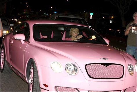 Pink Bentley, Paris Hilton Aesthetic, Paris Hilton 2000s, Aesthetic 2000s, Trashy Y2k, 2000s Aesthetic, Malibu Barbie, Gisele Bündchen, Pink Car