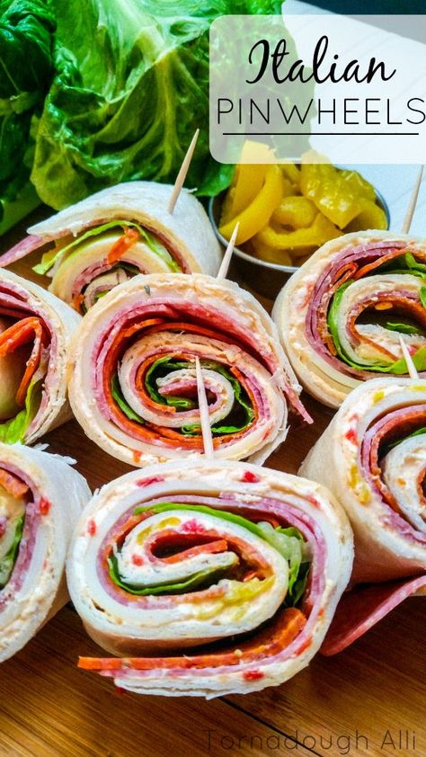 Italian Pinwheels, Pinwheel Appetizers, Pinwheel Recipes, Boat Food, Läcker Mat, God Mat, Picnic Food, Finger Food Appetizers, Snacks Für Party