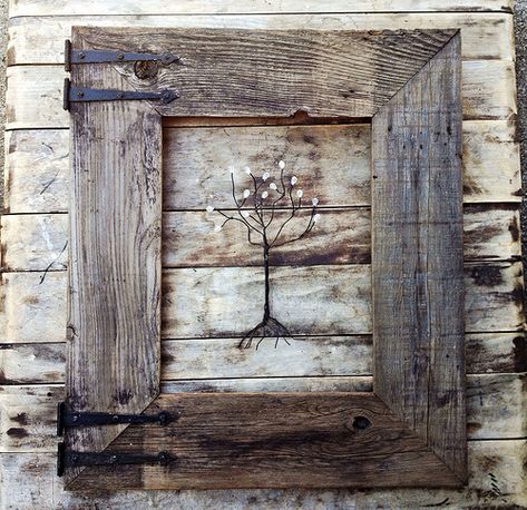 Rustic Barn Wood Frame with Vintage Rustic Hinges | Menas Rustic Decor & Country Living | Flickr Barn Wood Picture Frames, Rustic Picture Frames, Rustic Pictures, Barn Wood Projects, Barn Wood Crafts, Old Barn Wood, Picture Frame Decor, Rustic Wood Frame, Diy Picture Frames