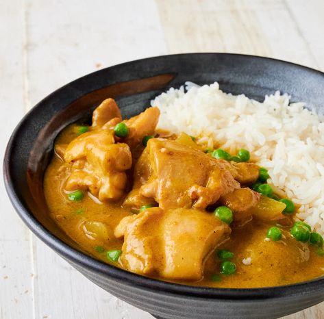 Chinese chicken curry Chinese Curry Chicken Recipes, Chinese Chicken Curry, Singapore Chicken Curry, Cambodian Curry Chicken, Chicken Curry Vietnamese, Chicken Curry Japanese Recipe, Boiled Chicken Breast, Easy Curry, Easy Chinese