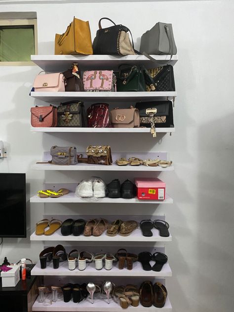 10 floating shelves for shoes and bags. Bag Shelf Ideas, Bags Shelves Ideas, Shoe And Bag Rack, Shoe Rack In Closet, Wooden Shoe Rack Designs, Shoe Shelf In Closet, Diy Closet Shelves, Wooden Shoe Rack, Hak Tinggi