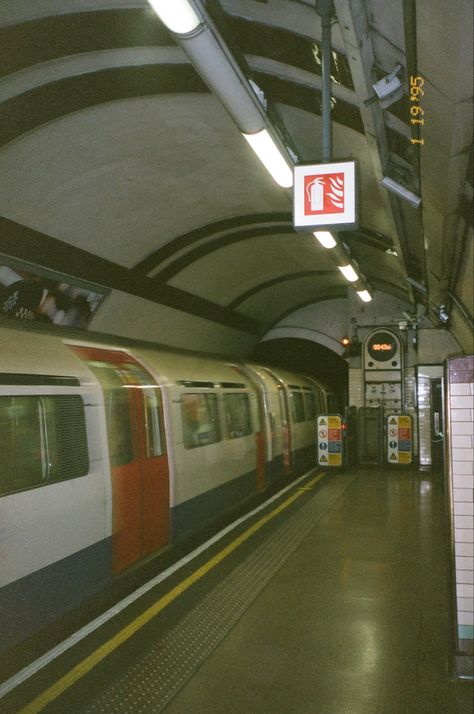 london on film 35mm Allsaints Campaign, East London Aesthetic, London 2005, 90s London, Lions Den, Demon Days, London Vibes, Campaign Ideas, Brand Aesthetic