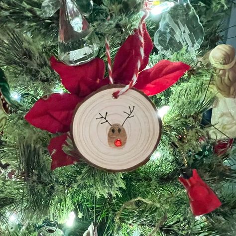 Thumb Print Reindeer Ornaments, Finger Print Reindeer Ornament, Reindeer Thumbprint Craft, Thumbprint Snowman Ornament, Fingerprint Reindeer Ornament, Finger Print Reindeer, Kids Thumbprint Ornaments, Reindeer Wood Ornament, Thumb Print Ornaments