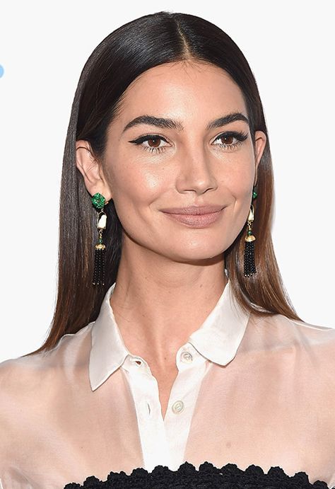 Lily Aldridge's straight locks are worthy of a hair ad: glossy beyond your wildest dreams. After you've washed your hair, condition with some smoothing products (like this Ouai fave) and blow dry with a diffuser. Then, brush using a Tangle Teezer, part in the middle and straighten from root to tip. Finally, tuck behind your ears and finish with a spritz of hold spray 100 Hairstyles, Goddess Hair, Hair Tuck, Middle Part Hairstyles, Goddess Hairstyles, Lily Aldridge, Slick Hairstyles, Sleek Hairstyles, Middle Part