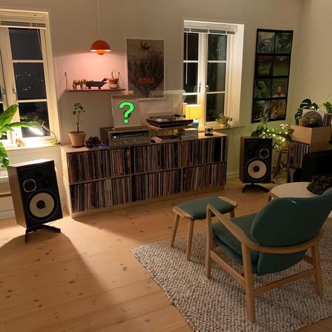 Record Listening Area, Music Corner Ideas, Turntable Furniture Design, Sound Exhibition, Record Corner, My Taste In Music, Vinyl Record Room, Turntable Setup, Turntable Furniture