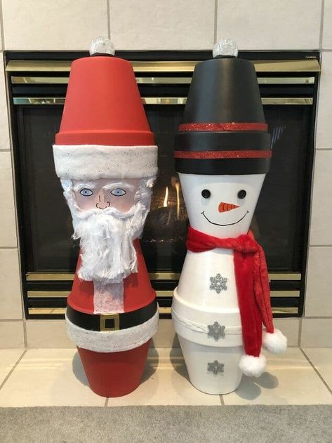 I'm at it again making more holiday decor with terra cotta flower pots! This time... Santa and a Snowman. Diy Schneemann, Snowflakes Art, Christmas Crafty, Terracotta Flower Pots, Apple Barrel, Toddler Ideas, Large Flower Pots, Flower Pot Crafts, Terra Cotta Pots