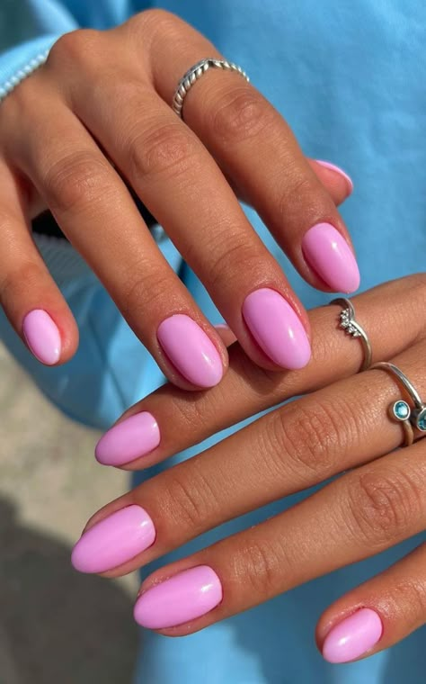 Simple Nail Ideas One Color, Simple Gel Nails Summer Almond, Almond Shaped Short Nails, Cute Nail Ideas For Summer Almond Shape, Summer Nails Colors 2024, Simple Summer Nails 2024 Almond, Round Shaped Nails Short, Nail Color Summer 2024, Simple Beach Nails Short