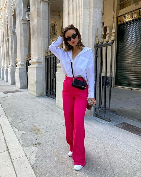 MELISSA A. R (@mimiarr) • Photos et vidéos Instagram Light Academia Lifestyle, Pink Trousers Outfit, Colored Pants Outfits, Wide Leg Trousers Outfit, Pink Pants Outfit, Pant Outfits For Women, Legs Outfit, Wide Leg Pants Outfit, Look Rose