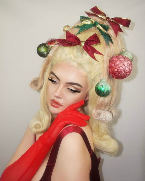 #christmas #xmas #christmasmakeup #makeup #makeupartist #fashion #wigstyling #wig #fashionphotography #makeupphotography Sabrina Claudio Christmas Photoshoot, Christmas Fashion Aesthetic, Christmas Editorial Photography, Christmas Tree Hairstyles, Editorial Christmas, Santa Photography, Hairstyles For Party, Artistic Photoshoot, Christmas Hair Ideas