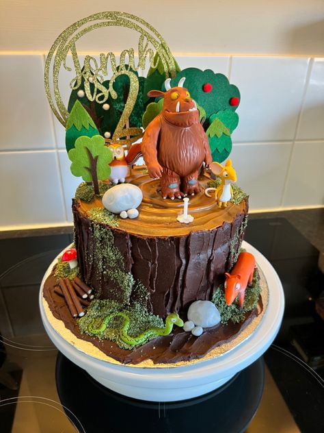 Chocolate tree woodland cake gruffalo Julia Donaldson Gruffalo Cake, Hunting Birthday Cakes, Gruffalo Party, Hunting Cake, Hunting Birthday, Mocha Cake, Julia Donaldson, The Gruffalo, Fondant Decorations