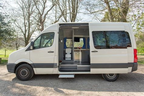 MWB crafter conversion Crafter Camper Conversion, Crafter Conversion, Sprinter Camper Conversion, Transporter Vw, Vw Conversions, Vw Splitscreen, Big Van, Diy Campervan, Sprinter Camper