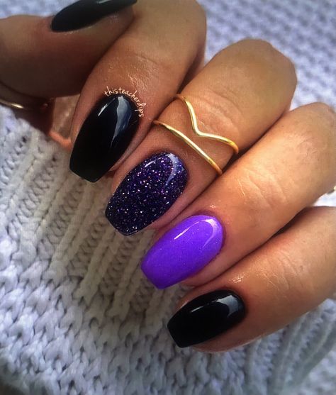 Fall Nails Art Design, Nails For Salem Ma, Black And Purple Dip Powder Nails, Purple Black And Green Nails, Black And Purple Ombré Nails, Short Dip Nails Halloween, Black To Purple Nails, Simple Galaxy Nails, Short Dip Powder Nails Halloween