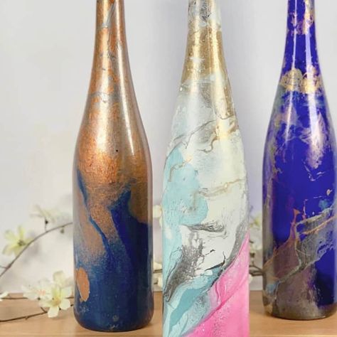 Spray Painted Wine Bottles, Liquor Bottle Lights, Clay Candle Holders, Boho Crafts, Vase Painting, Painted Bottles, Hydro Dipping, Water Marbling, Clay Candle