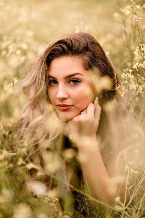 Outdoor Portraits, Mustard Field, Outdoor Portrait Photography, Shotting Photo, Photographie Portrait Inspiration, Portrait Photography Women, Photographie Inspo, Creative Portrait Photography, Portrait Photoshoot