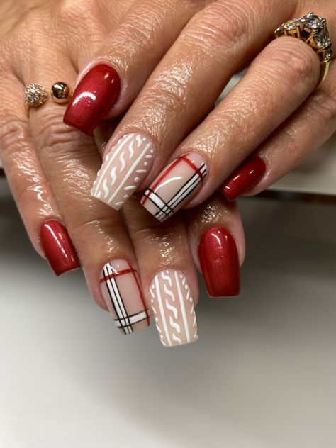 Acrylic Nails Plaid Design, Christmas Nails Red Plaid, Buffalo Plaid Nail Art, Beginning Of December Nails, Sweater Plaid Nails, Christmas Nails 2023 Plaid, Glossy Sweater Nails, Fall Nails With Plaid Design, November Sweater Nails