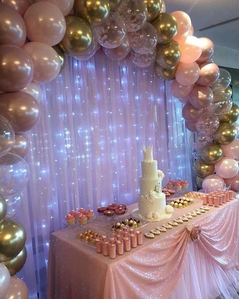 Birthday Table Decoration Ideas, Helium Balloons Diy, Balloon Design Ideas, Decor For Events, 15th Birthday Decorations, 15th Birthday Party Ideas, Sweet 16 Party Decorations, Quinceanera Pink, Pink Sweet 16