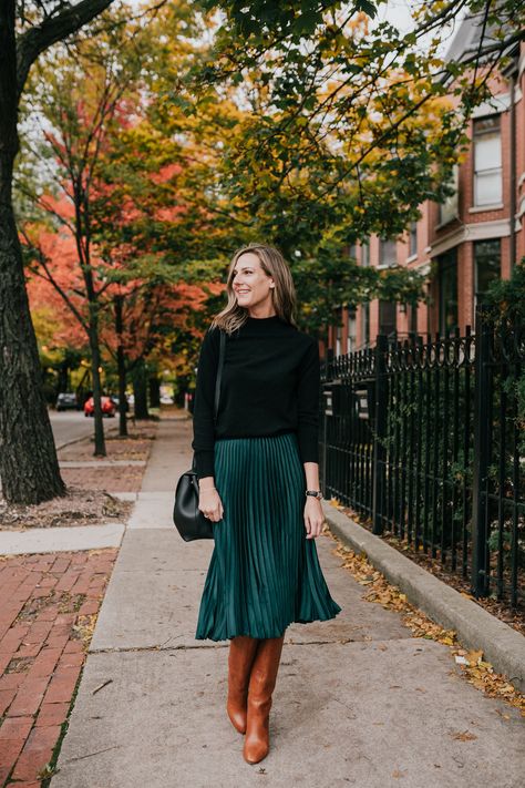 emerald green skirt #green #emerald #skirt #midiskirt #leatherboots #fallfashion #winterfashion #seeannajane Green Skirt Outfits, Green Pleated Skirt, Rok Outfit, Chique Outfits, Winter Skirt, 가을 패션, Green Skirt, Mode Inspiration, Fall Winter Outfits