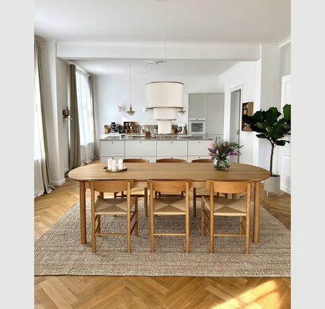 Oak Dining Room Table, Scandinavian Dining Room, Northern Germany, Dream Interior, Future Apartment Decor, Green Interior, Room Deco, Scandinavian Kitchen, Green Interiors