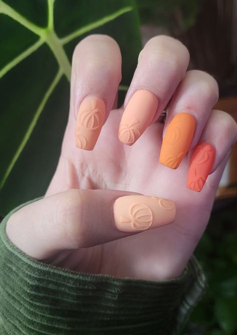 Nails Inspiration Pumpkin, Matte Pumpkin Nails, Nail Inspo Thanksgiving, Halloween Sweater Nails, Light Orange Fall Nails, 3d Pumpkin Nail Art, Pumpkin Sunflower Nails, Orange Sweater Nails, Red Orange Fall Nails