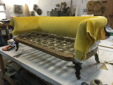 Reupholster Antique Couch, Victorian Couch Reupholster, Reapolstering Sofa Diy, Reupholster Couch Diy Step By Step, Diy Reupholster Couch, Old Sofa Makeover Ideas, Reupholster Sofa, Couch Reupholster, Reupholster Couch Diy