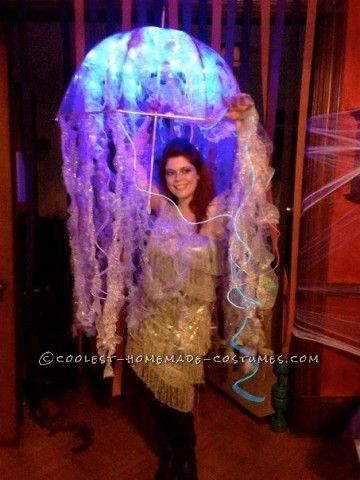 So this year for my Halloween costume I decided to be a jellyfish. But not just ANY jellyfish, a biolumenescent Jellyfish! After scouring the internet for Jellyfish Costume Diy, Jellyfish Halloween Costume, Jellyfish Halloween, Seussical Costumes, Diy Jellyfish, Jellyfish Costume, Fish Costume, Clever Halloween Costumes, Hallowen Costume