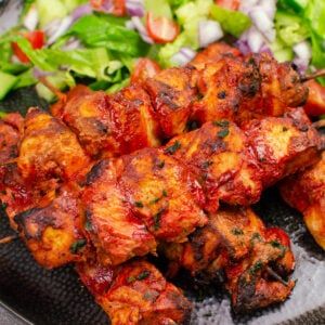 Tandoori Chicken Tikka Recipe, Chicken Tikka Marinade, Chicken Tikka Kebab, Braised Chicken Breast, Chicken Kebab Recipe, Chicken Kebab, Kebab Skewers, Kebab Recipe, Tikka Recipe