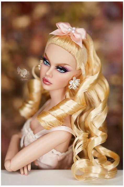 Jennifer Lopez Hair, Fashion Dolls Photography, Dress Barbie Doll, Custom Barbie, Disney Princess Makeover, Barbie Collector Dolls, Hair Boutique, Glam Doll, Poppy Parker Dolls