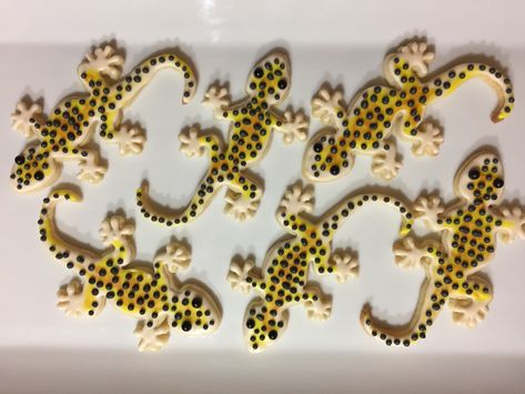 Leopard Gecko Birthday Party, Gecko Party Ideas, Lizard Cookies Decorated, Lizard Cookies, Gecko Cookies, Reptile Cookies, Hawaiian Cookies, Alligator Party, Spider Cake