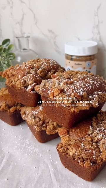 Kiley O'Donnell on Instagram: "MINI MAPLE GINGERBREAD COFFEE CAKES Mini maple gingerbread coffee cakes with extra crumb on top aka the perfect chilly afternoon snack cake 🥹 They’re soft and moist, have the warming spices of gingerbread that we all love, and a buttery crumb top with a hint of coffee 🤤 They can be made mini or in a full cake form to make for the perfect holiday breakfast 🤍 #Recipe Details: Ingredients: - 1 ¾ cups all-purpose flour - 1 tsp baking soda - 1 tsp cinnamon - 1 ½ tsp Coffee Cake Mini Loaves, Mini Gingerbread Loaves, Mini Loaf Recipes Christmas, Mini Christmas Loaf Cakes, Mini Pound Cake Recipes, Christmas Mini Loaf Cakes, Mini Bread Loaves Recipes, Gingerbread Loaves, Gingerbread Coffee Cake