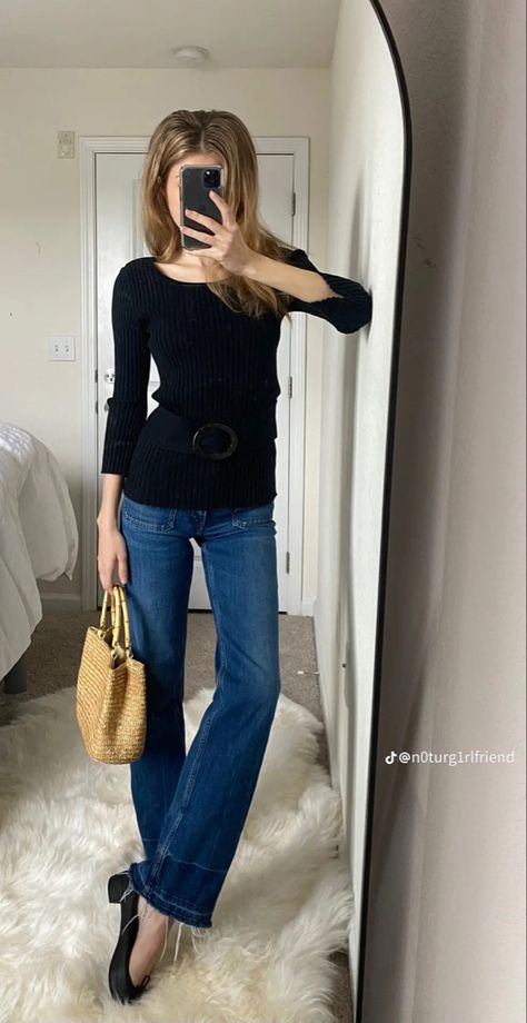 Parisian Messy Style, French Outfit Casual, Classy French Style, Jane Birkin Winter Outfits, Jane Birkin Inspired Outfit, Professional Outfit With Jeans, Jane Birkin Aesthetic Outfits, Jane Birkin Winter Style, French Outfit Style Summer