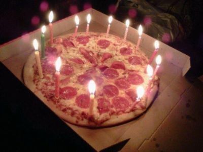 Birthday Pizza Bday Girl, A Pizza, Aesthetic Food, Sweet 16, In A Box, A Box, Love Food, Birthday Candles, Girl Birthday