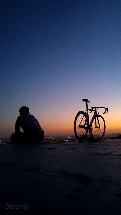 Bicycle Photography, Bike Riding Benefits, Cycling Photography, Bike Photography, Alone Photography, Bicycle Art, Orange Sky, Man Sitting, Cycling Art