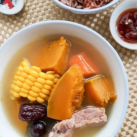 Souper Diaries - Chinese soup and South-East Asian recipes Essen, Chinese Pumpkin Soup, Pork Ribs Soup, Ribs Soup, Soup Chinese, Chinese Soups, Herbal Soup, Confinement Food, Healthy Chinese Recipes