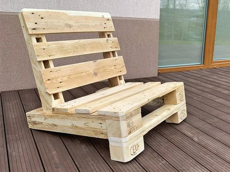 Chair From Pallets, Chair Diy, Pallet Chair, Pallet Projects Furniture, Pallet Patio, Chair Ideas, Pallet Furniture Outdoor, Wood Pallet Projects, Outdoor Chair