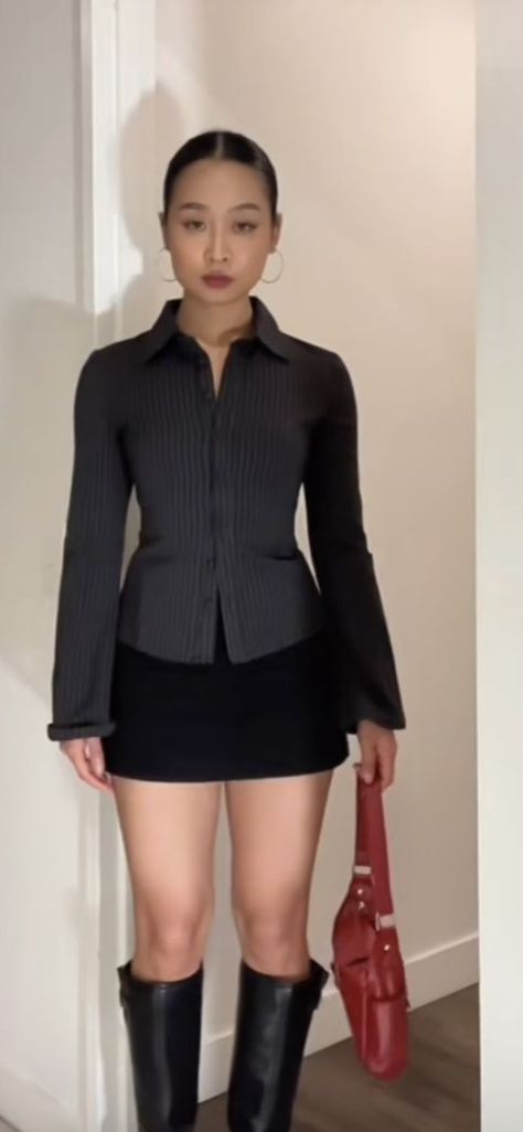 ☁️🌙🍸✨ Black Fitted Skirt Outfit Classy, Theatre Concert Outfit, Outfit Ideas For Sixth Form, Lawyer Outfits For Women, Outfits With Black Pencil Skirt, Business Y2k Outfits, 90s Fashion Office Outfits, Office Siren Outfits Black Women, Sixth Form Outfits Skirt