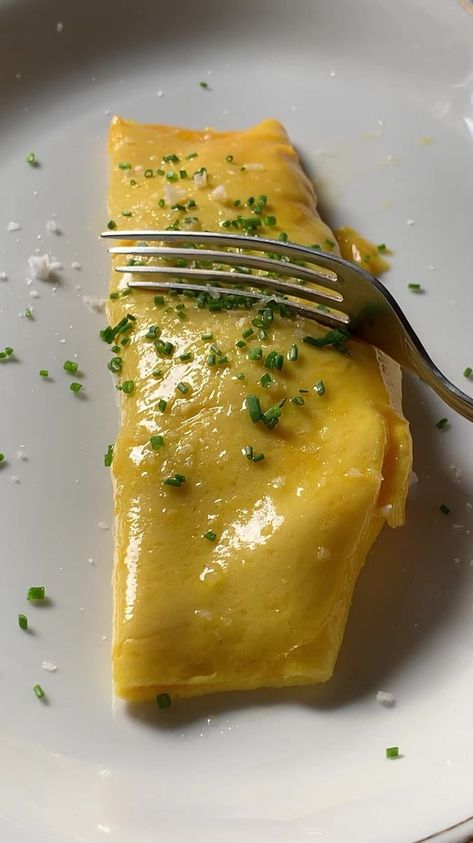 How To Make The Perfect French Omelette #foodie #food #omelette #eggs #breakfast #breakfastideas | Carolina Gelen | Carolina Gelen · Original audio Omlet Breakfast, Luxurious Breakfast, Omlet Recipes, French Omelette, French Eggs, Cheese Omelette, Eggs Breakfast, Foodie Food, Cooking Inspiration