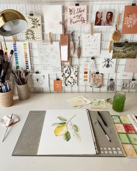 Art Workspace Ideas, Watercolor Desk Setup, Artistic Office Design, Illustrator Desk Setup, Drawing Desk Aesthetic, Watercolor Studio Setup, Digital Art Workspace, Graphic Design Desk Setup, Graphic Design Studio Workspaces