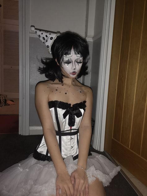 Cute Scary Clown Costume, Cute Vintage Clown Costume, Art The Clown Halloween Costume, Cute Mime Costume, Ballerina Clown Costume, Clown White Makeup, Clown Doll Halloween Costume, Black And White Jester Costume, Black And White Clown Costume Women