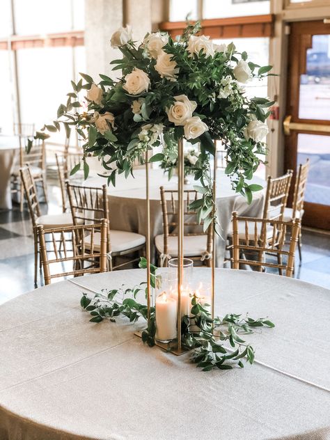 Wedding High Centerpieces, Blue Wedding Decorations, Tall Wedding Centerpieces, Wedding Greenery, Tafel Decor, Dusty Blue Wedding, Emerald Green Weddings, Gray Wedding, Centerpieces Wedding