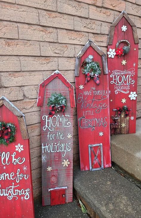 Wooden Board Christmas Ideas, Outdoor Signs Wooden Diy Christmas, Decorating Fireplace For Christmas Ideas, Western Christmas Crafts Diy, Porch Decor Signs, Home Made Wall Decor Ideas, Farmhouse Door Decor, Diy Christmas Pallet Projects, Diy Wood Projects For Christmas