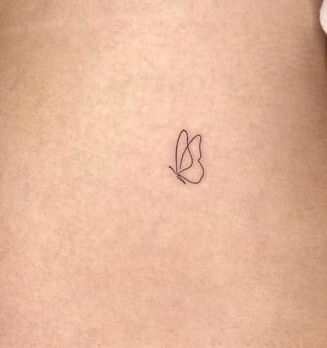 Simple Sister Tattoos, Tattoo Papillon, Tattoo Sonne, Minimalist Tattoo Small, Small Butterfly Tattoo, Small Pretty Tattoos, 4 Tattoo, Petite Tattoos, Small Tattoos Simple