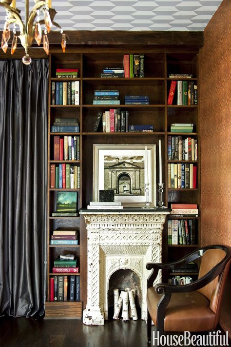 Ornate Fireplace This cast-iron beauty dates back to the Victorian era, so Shon Parker designed the cozy library around it. A Thibaut paper on the walls and a Cole & Son design on the ceiling brings it into the modern age. See more cozy fireplace ideas at HouseBeautiful.com. Georgia Cottage, Library With Fireplace, Library Fireplace, Library Designs, Classic Library, Southern Cottage, Birch Logs, Victorian Fireplace, Luxurious Life